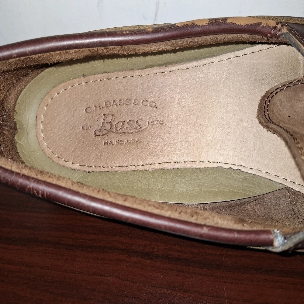 A pair of Bass Hampton Core 2 leather boat shoes. Pre-owned but in great shape.